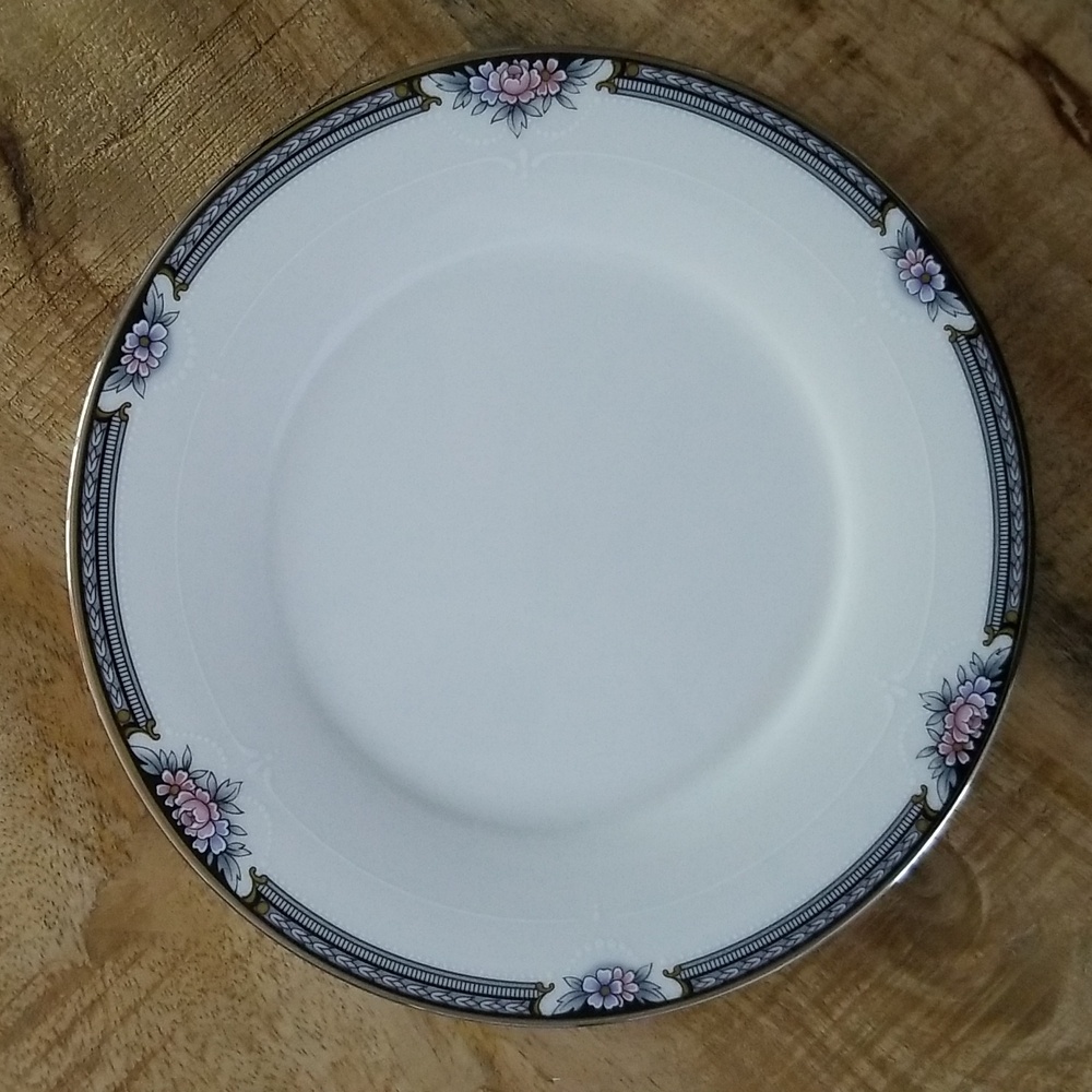 Noritake Halifax Dessert/Appetizer Plates - Set of 4 - Picture 8 of 9